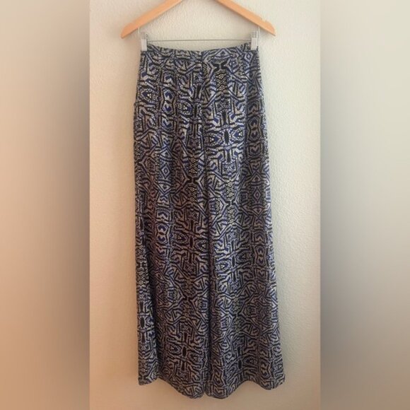 ASTR Women’s Blue & White Abstract Print Pants with pockets. Size small - Picture 2 of 3